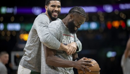 小莫：之前还说绿军要拆队 但现在来看塔图姆复出他们有机会夺冠