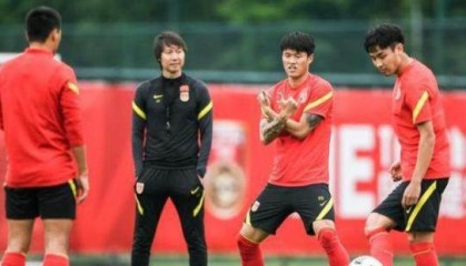 俱乐部和国家队间执教切换，弗利克是李铁好榜样！