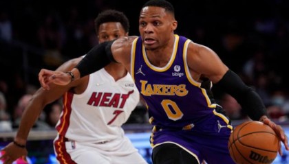 星空体育平台-蒙克爆发韦少回暖 热火罚球断电助湖人逃出生天