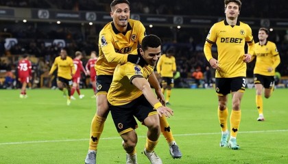 星空体育官方网站-英超中资队酿奇迹？绝平阿森纳+绝杀利物浦！4轮抢7分 或逆袭保级|狼队|阿斯顿维拉|西汉姆联|埃梅里|主场_新浪体育_新浪新闻