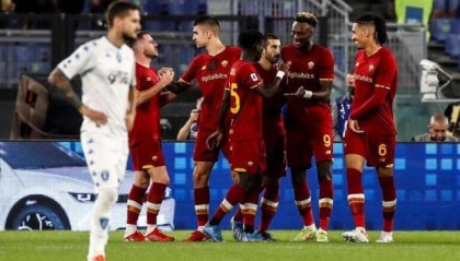 星空体育app下载-穆帅42场主场不败获底气 罗马止跌叫板斯帕莱蒂