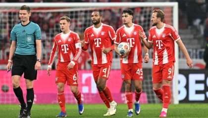 星空体育平台-德甲-乌尔比希送礼 拜仁1-2奥格斯堡遭遇赛季首败