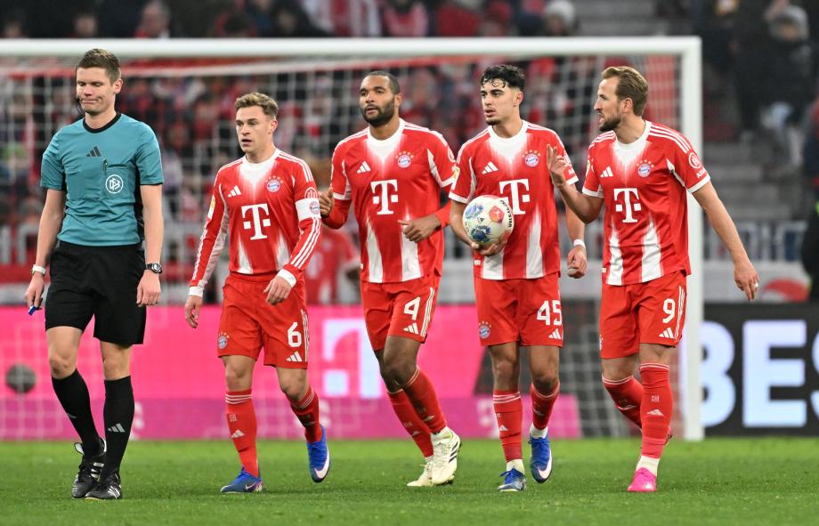 [图]德甲-乌尔比希送礼 拜仁1-2奥格斯堡遭遇赛季首败